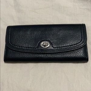 Coach Turn-lock Long wallet